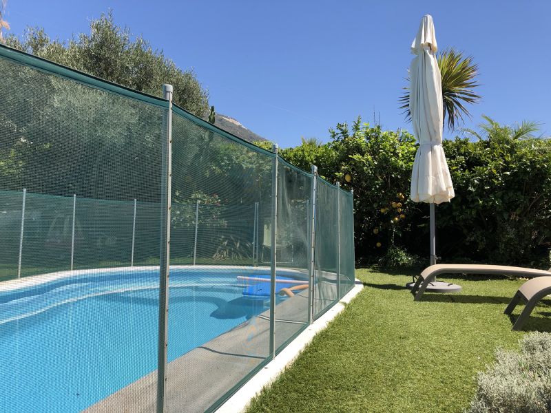 Completed Mesh Pool Fence